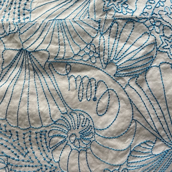 Lilly Pulitzer Vintage Embroidered Top. Size 6 - Picture 2 of 4